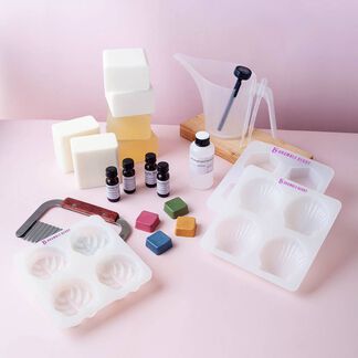 Melt and Pour Beginner Creator Box