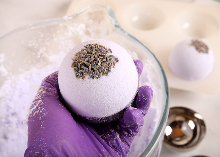 shaping bath bombs | bramble berry