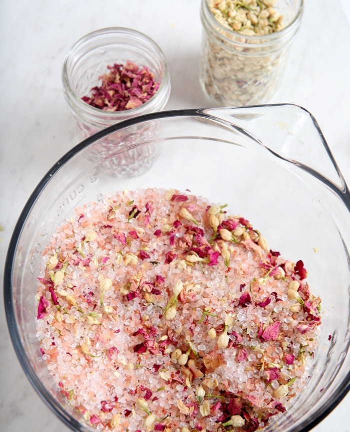 art0144
                natural colorants flower bath salts