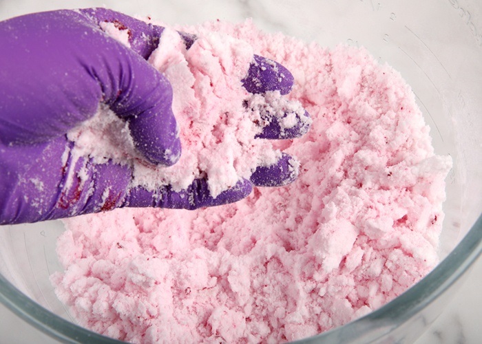 mixing
                bath bombs