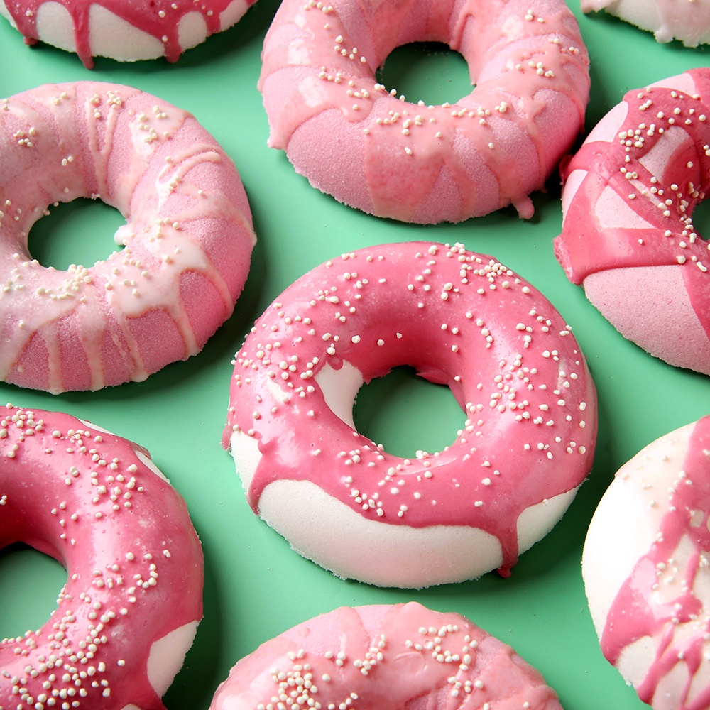 Raspberry Donut Bath Bomb Kit image number null